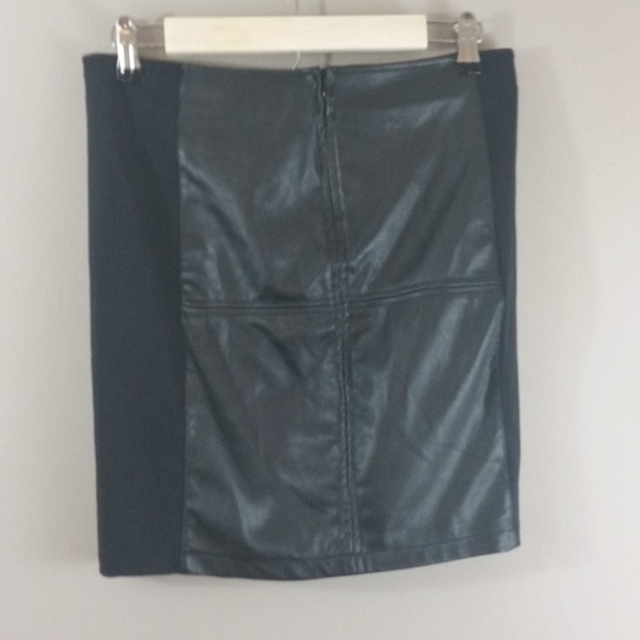 Willow & Clay Mini Skirt Womens Size 6 Vegan Leather NWT Black Y2K Fitted - Picture 2 of 3